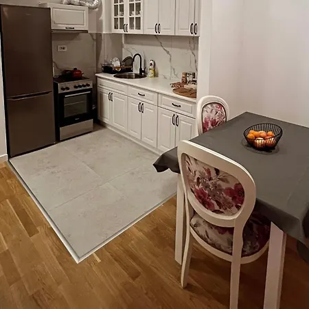 Misho, Near Big Fashion Апартаменты